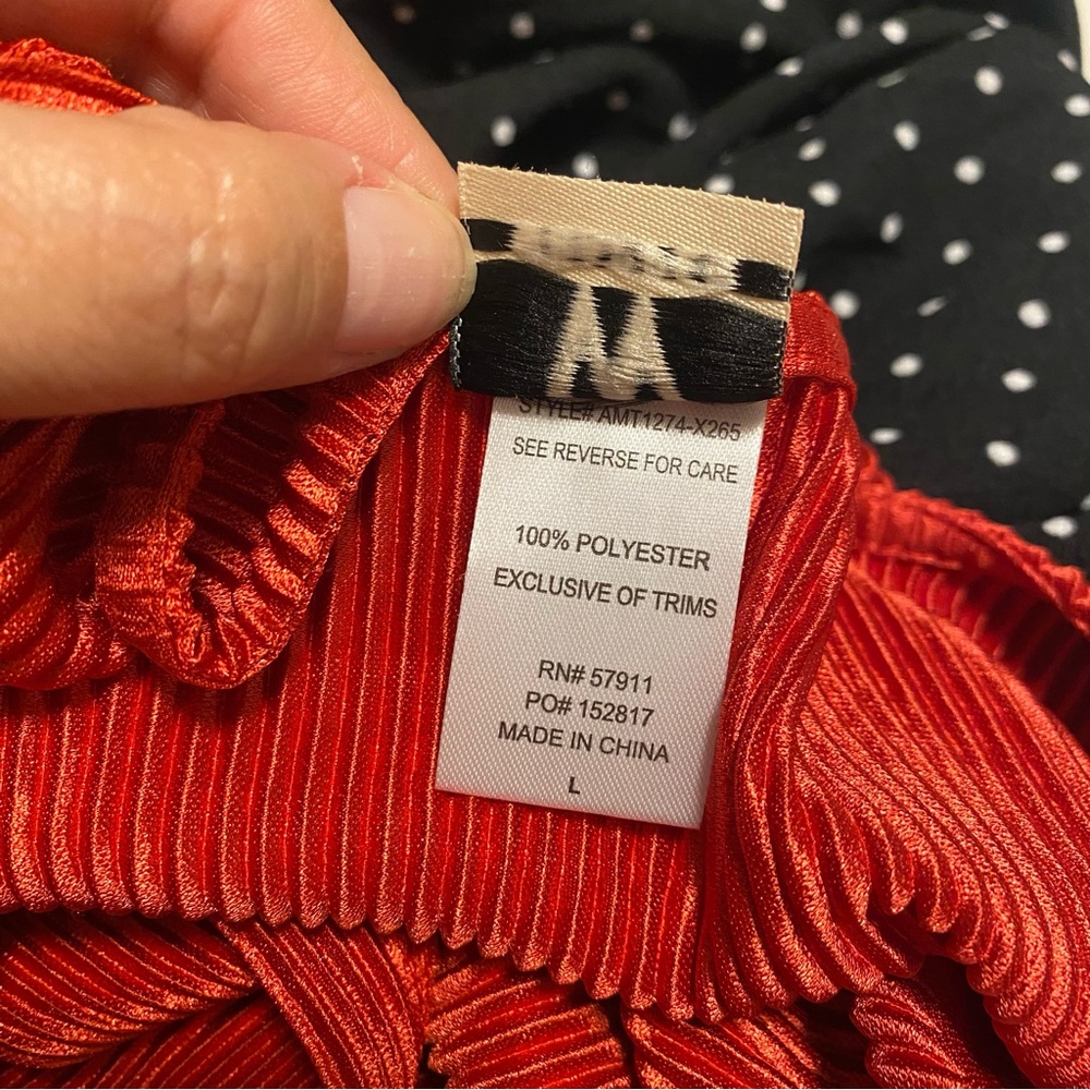 Red Top - Picture 4 of 5